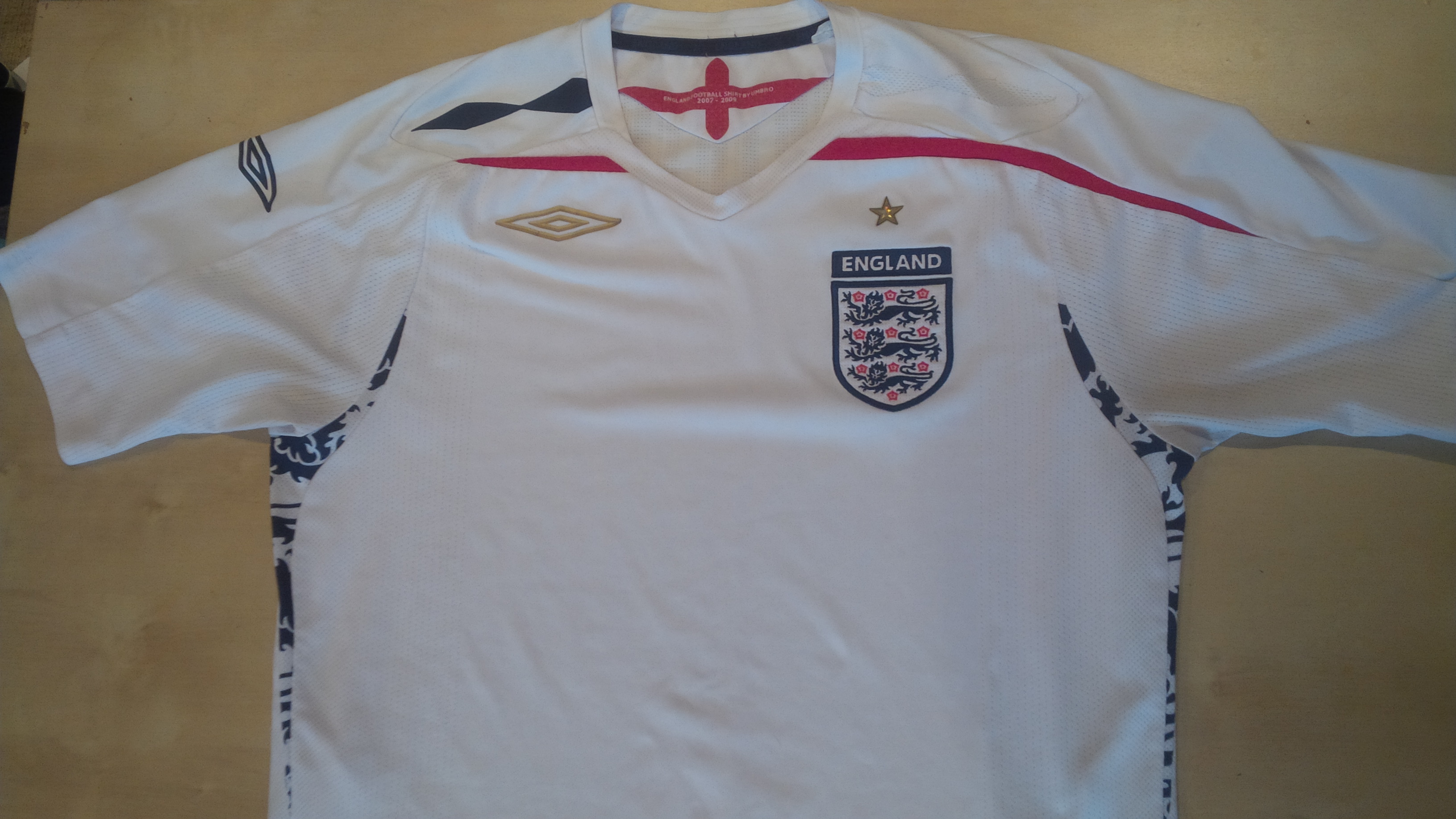 England Home Shirt – Used football shirts